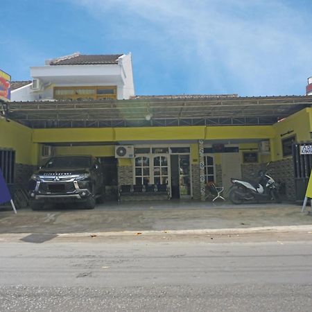 Putih Mulia Homestay Syariah Lumajang Exterior photo