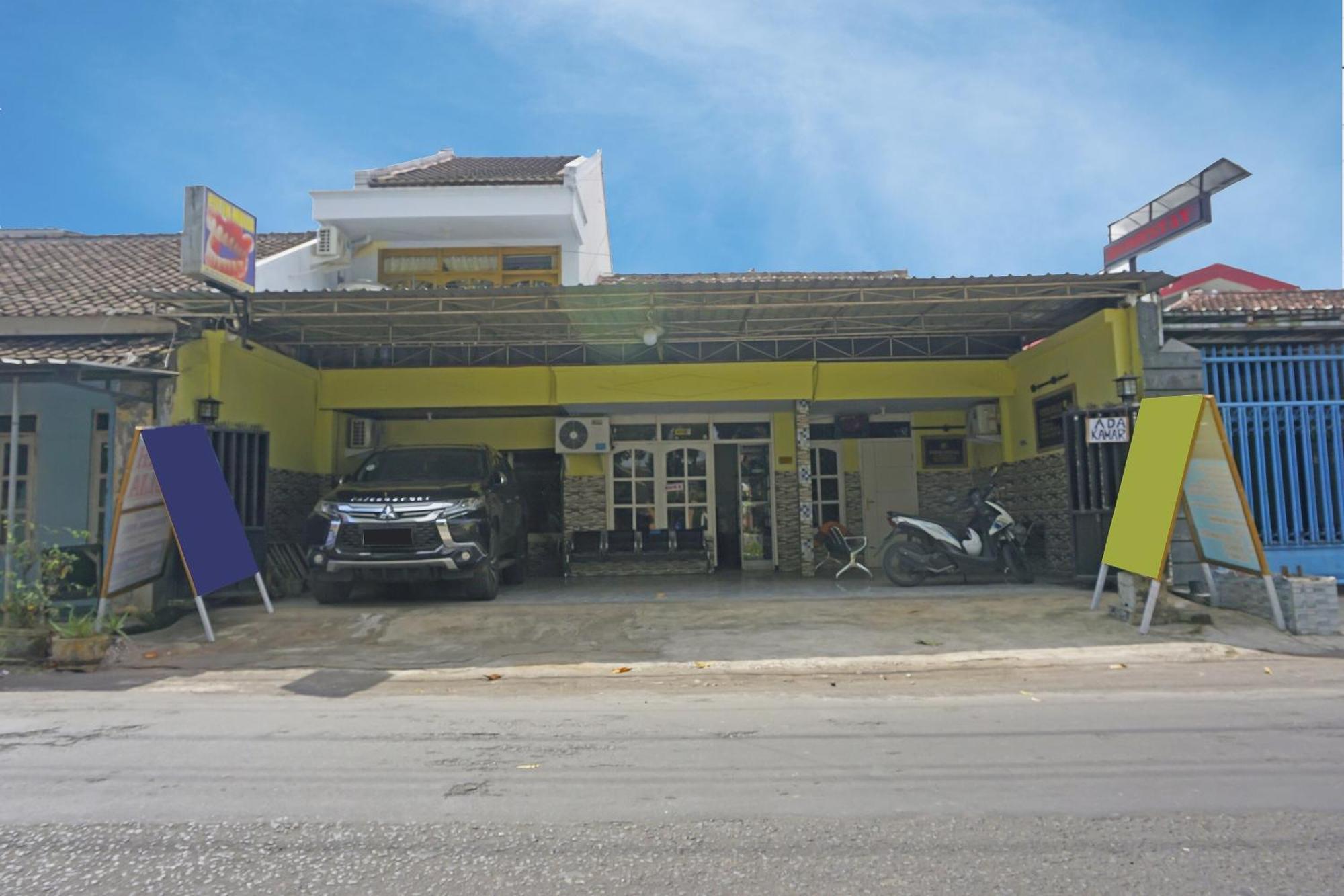 Putih Mulia Homestay Syariah Lumajang Exterior photo