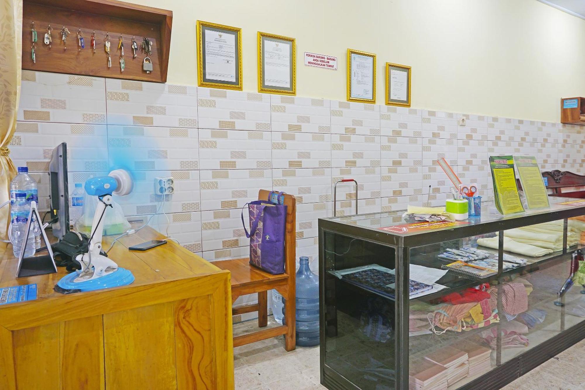 Putih Mulia Homestay Syariah Lumajang Exterior photo